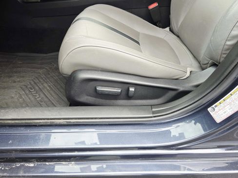 Used 2018 Honda Civic Touring image 39