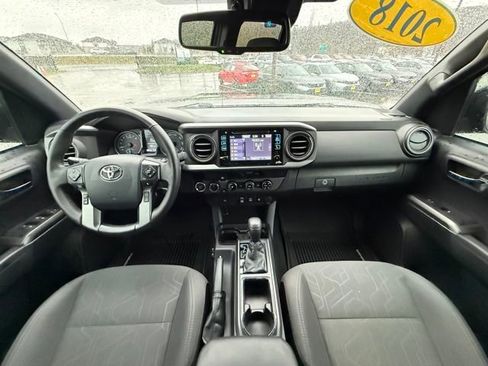 Used 2018 Toyota Tacoma TRD Off-Road image 12