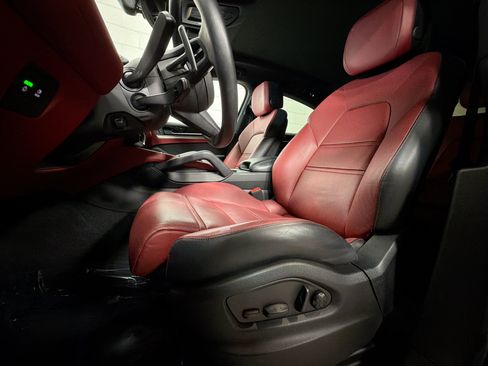 Certified 2025 Porsche Cayenne S AWD/4WD image 5