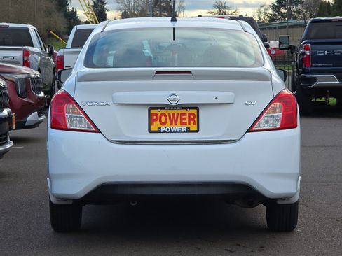 Used 2017 Nissan Versa SV image 5