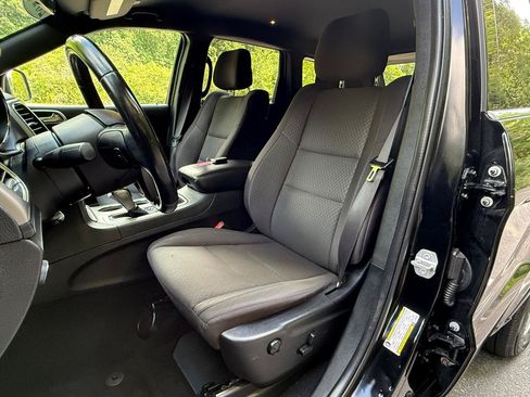 Used 2020 Jeep Grand Cherokee Laredo AWD/4WD image 14