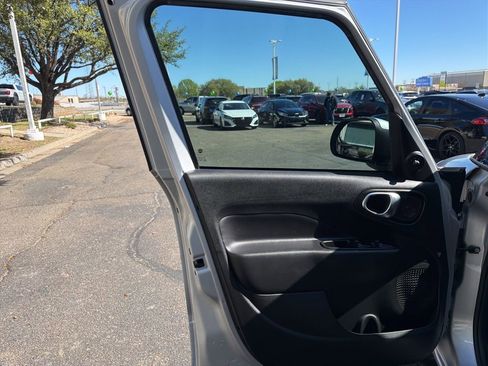 Used 2019 FIAT 500L Pop image 9