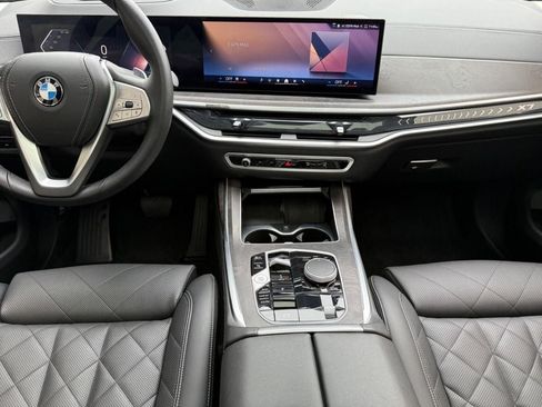 Used 2024 BMW X7 xDrive40i w/ Premium Package AWD/4WD image 11