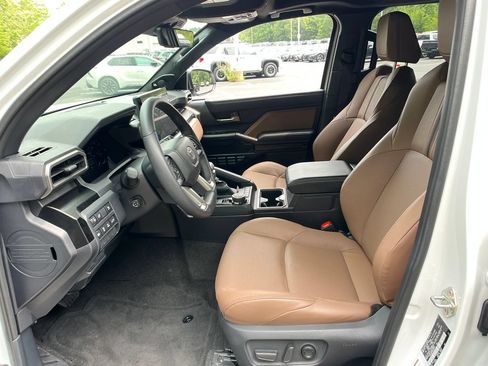 Certified 2025 Toyota 4Runner Limited AWD/4WD image 9