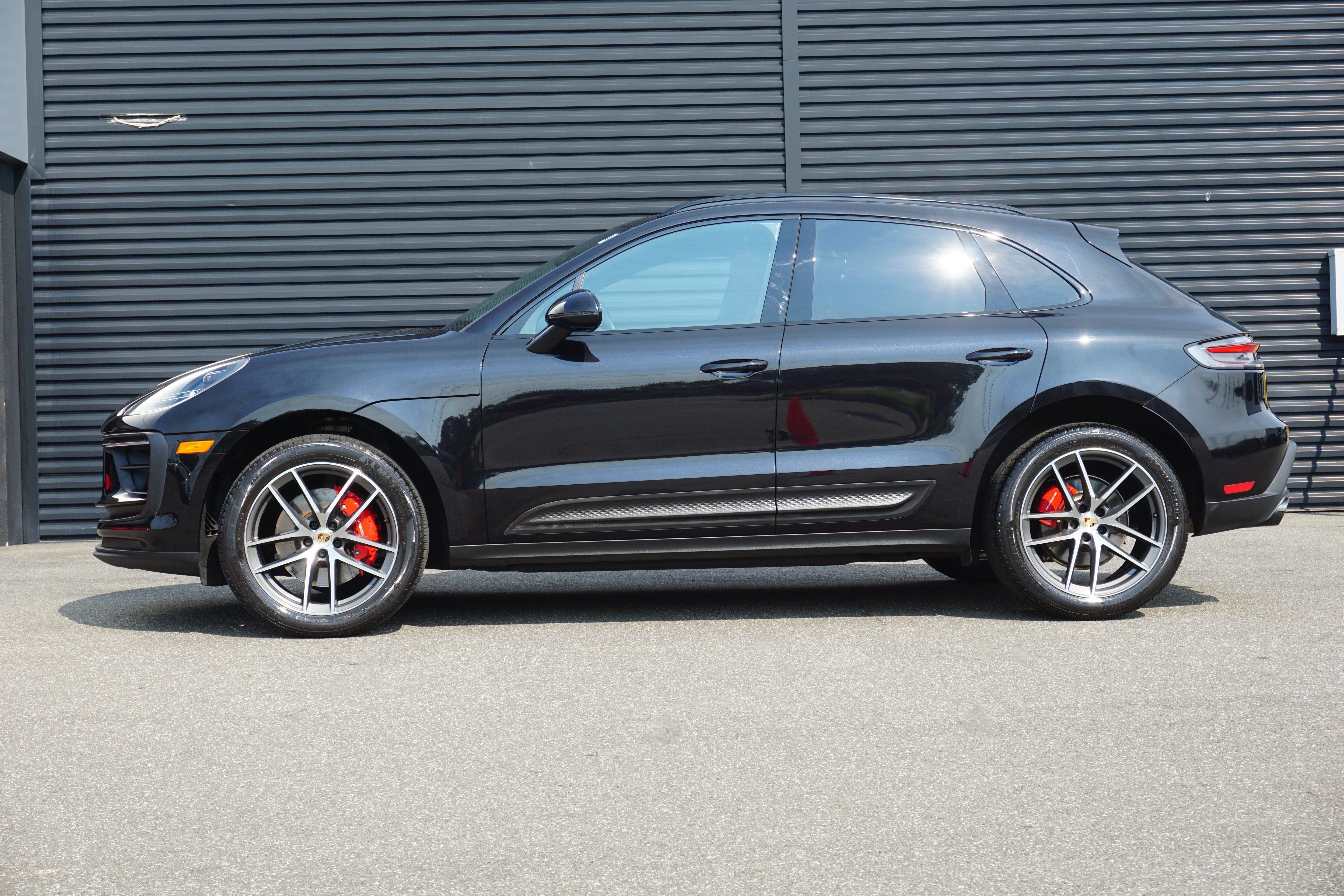 Certified 2023 Porsche Macan S AWD/4WD image 2