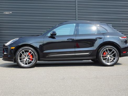 Certified 2023 Porsche Macan S AWD/4WD image 2
