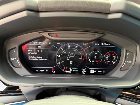 Used 2025 Lamborghini Urus SE image 37