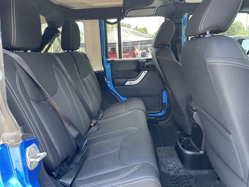 Used 2015 Jeep Wrangler Unlimited Rubicon w/ Connectivity Group AWD/4WD image 21
