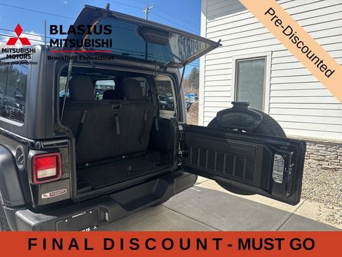 Used 2022 Jeep Wrangler Sport AWD/4WD image 19