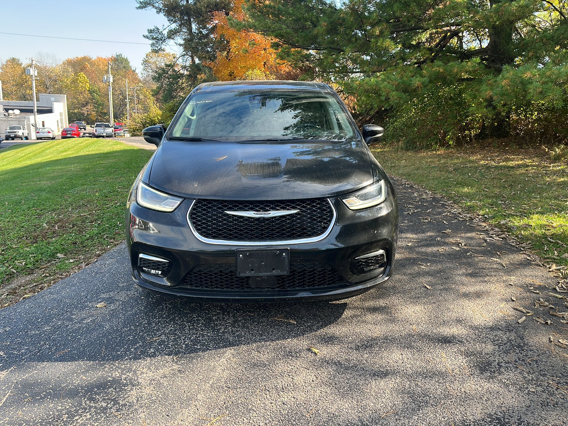 Used 2023 Chrysler Pacifica Touring-L FWD image 13