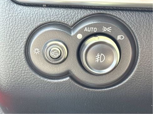 Used 2006 Chevrolet SSR w/ Preferred Equipment Group RWD image 12