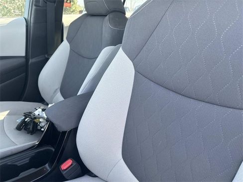 Used 2020 Toyota Corolla LE image 18