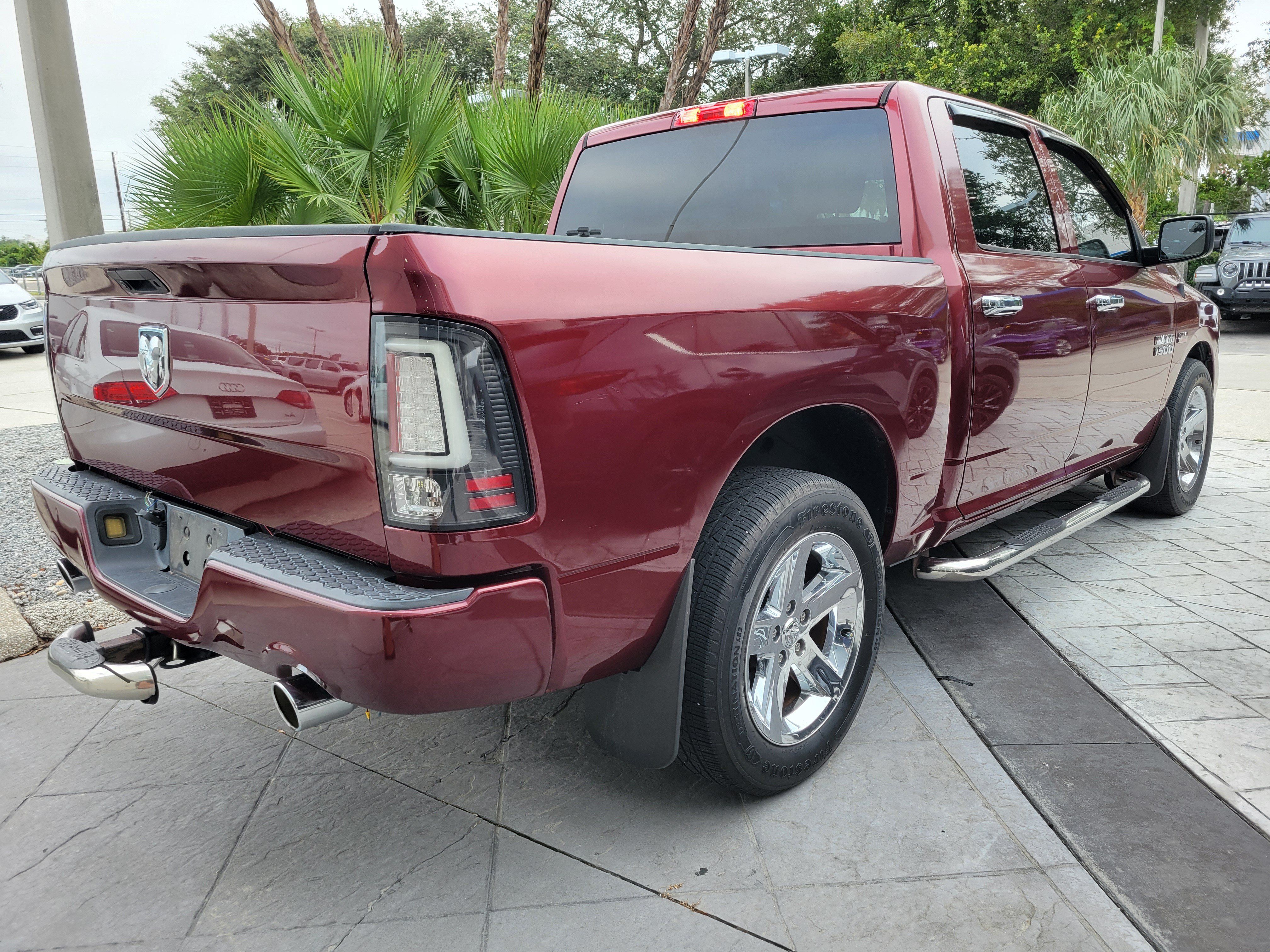 Used 2017 RAM 1500 Express w/ Express Value Package RWD image 3
