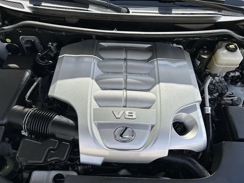 Used 2021 Lexus LX 570 4WD w/ Luxury Package image 29