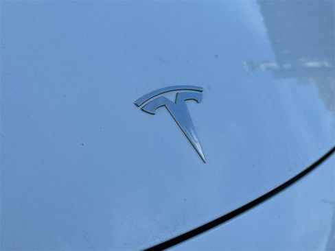 Used 2021 Tesla Model Y 2WD image 16