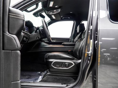 Used 2022 Jeep Wagoneer Series III RWD image 36