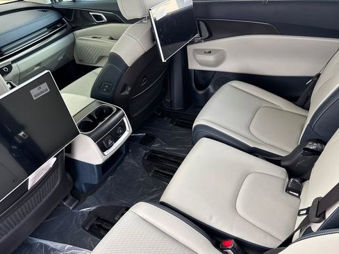 New 2025 Kia Carnival SX Prestige FWD image 12
