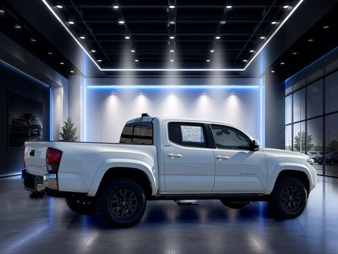 Used 2021 Toyota Tacoma SR5 RWD image 4