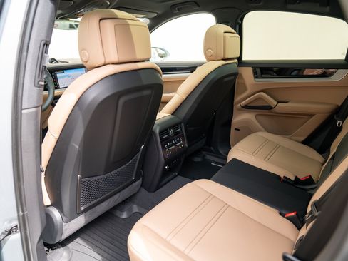 Certified 2025 Porsche Cayenne Coupe AWD/4WD image 22