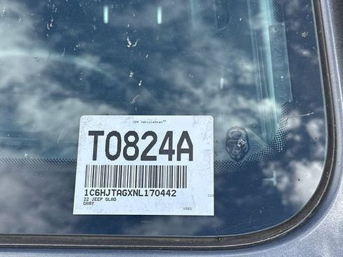 Used 2022 Jeep Gladiator Sport AWD/4WD image 16