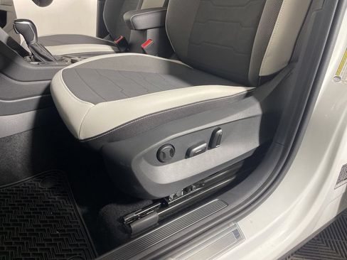 New 2026 Volkswagen Taos SE AWD/4WD image 11