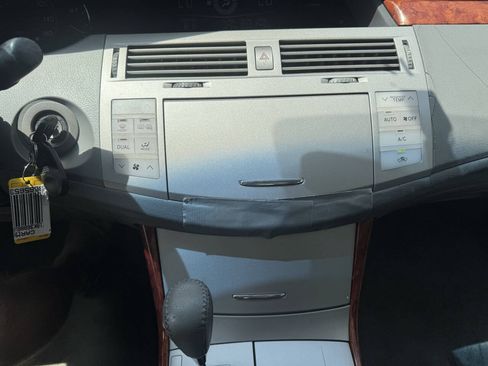 Used 2006 Toyota Avalon XLS FWD image 25
