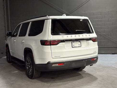 Used 2022 Jeep Wagoneer Series III w/ Rear Seat Video Group 1 AWD/4WD image 7