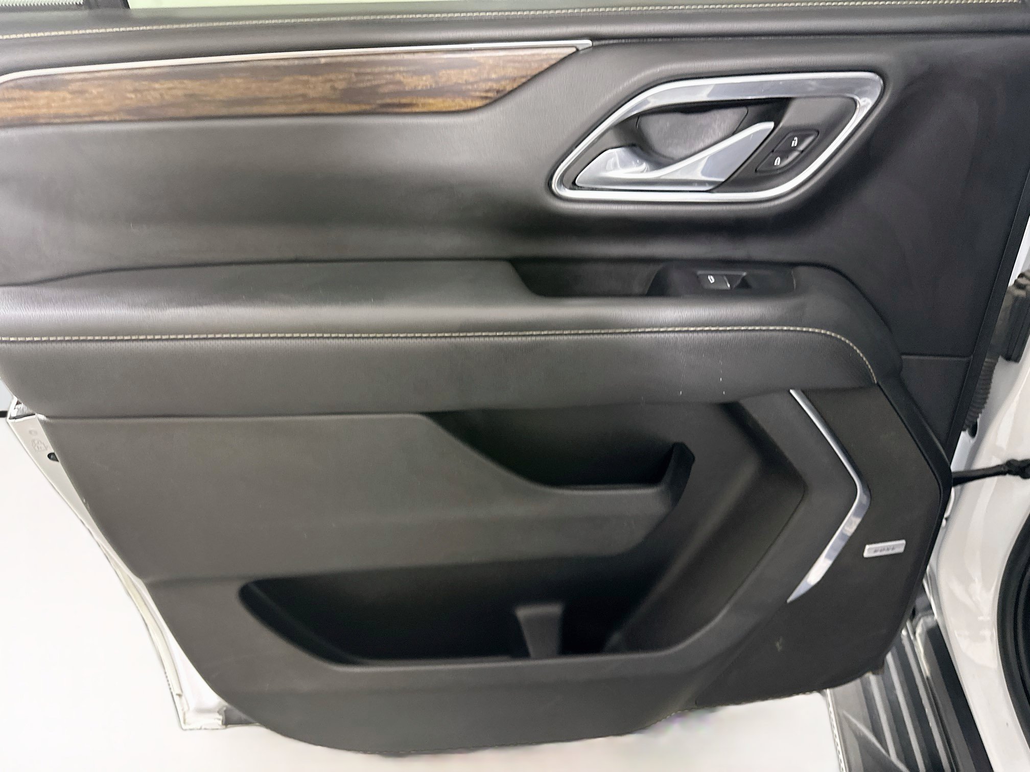 Used 2023 Chevrolet Suburban Premier AWD/4WD image 25