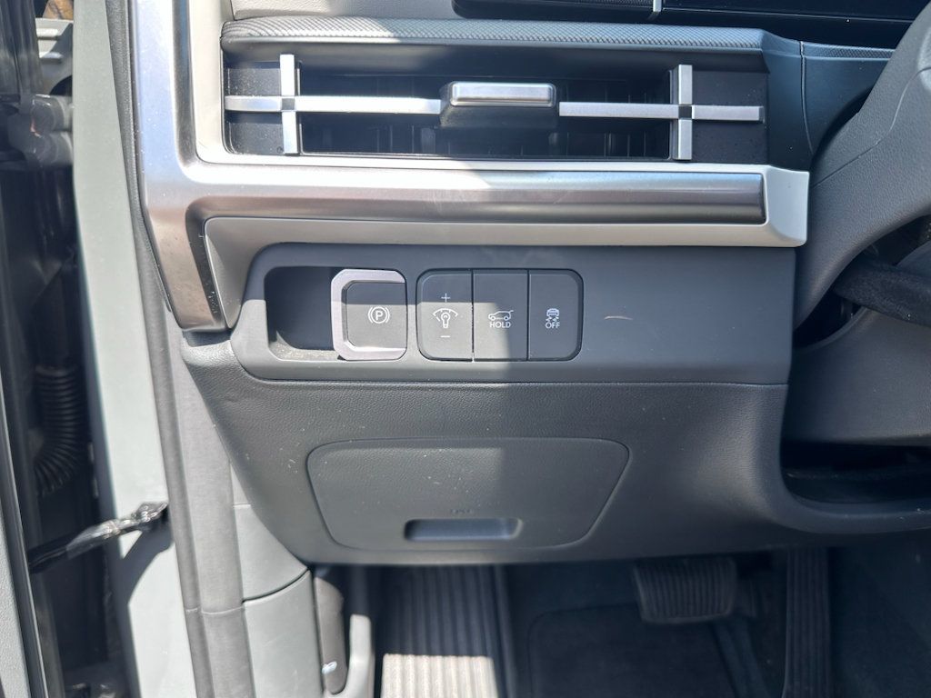 Used 2024 Hyundai Santa Fe SEL FWD image 23
