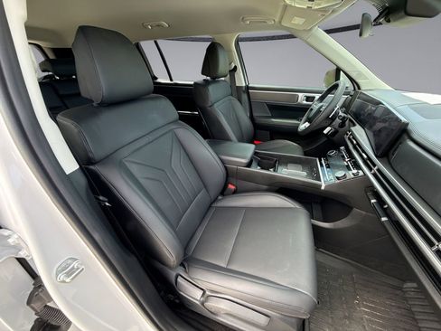 Used 2025 Hyundai Santa Fe SEL FWD image 16