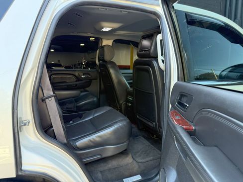 Used 2009 Cadillac Escalade AWD image 15
