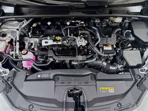 Used 2024 Toyota Prius XLE AWD/4WD image 30