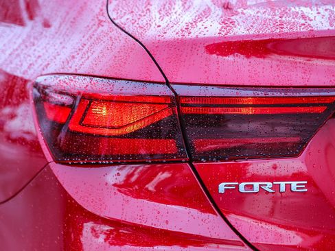 Used 2024 Kia Forte LXS image 9