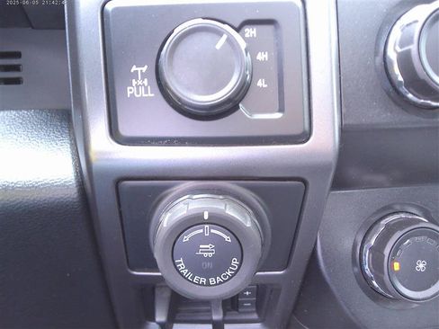 Used 2019 Ford F150 XLT w/ Equipment Group 302A Luxury AWD/4WD image 17