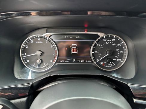 Used 2025 Nissan Pathfinder SV AWD/4WD image 21