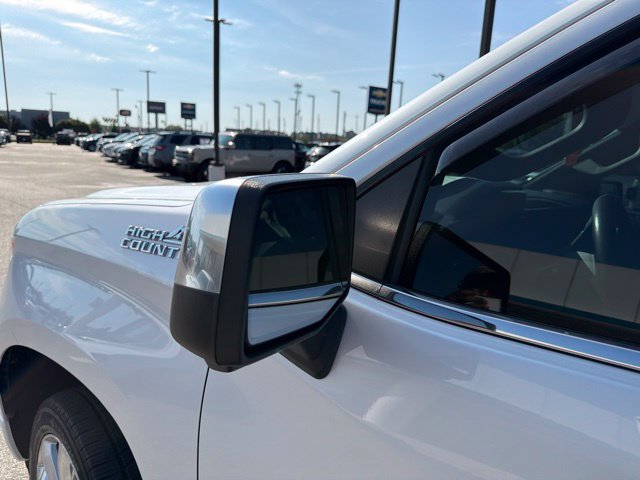 Used 2022 Chevrolet Silverado 1500 High Country w/ High Country Premium Package AWD/4WD image 17
