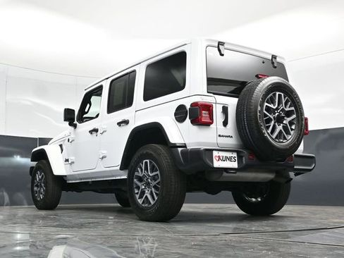 Used 2025 Jeep Wrangler Unlimited Sahara AWD/4WD image 57