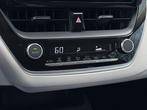 Used 2025 Toyota Corolla LE image 30