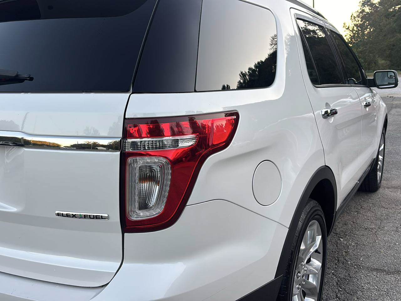 Used 2015 Ford Explorer Limited w/ Equipment Group 301A FWD image 7