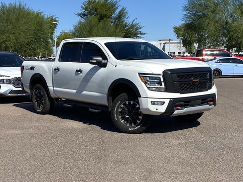 Used 2020 Nissan Titan PRO-4X w/ Pro-4x Convenience Package image 32