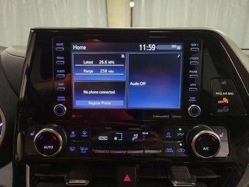 Used 2022 Toyota Highlander XLE AWD/4WD image 20
