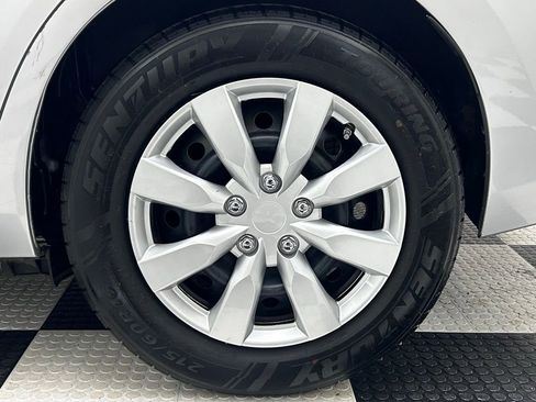 Used 2016 Toyota Corolla L image 8