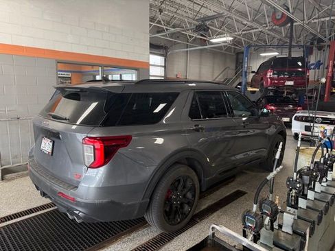 Used 2023 Ford Explorer ST w/ Equipment Group 401A image 3