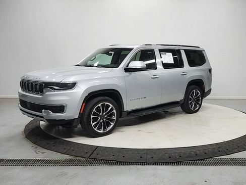 Used 2022 Jeep Wagoneer Series II w/ Premium Group I AWD/4WD image 3