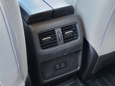 Used 2021 Nissan Rogue SV image 26