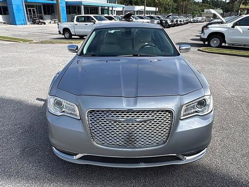 Used 2018 Chrysler 300 Limited RWD image 8