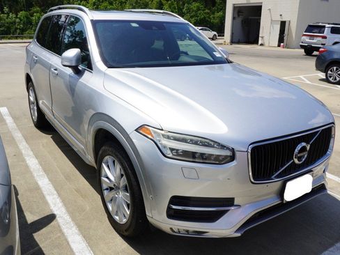 Used 2016 Volvo XC90 T6 Momentum image 3