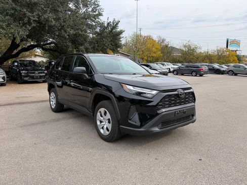 Used 2023 Toyota RAV4 LE image 7