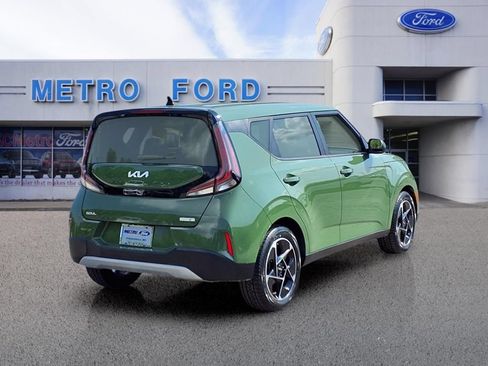 Used 2023 Kia Soul EX FWD image 3