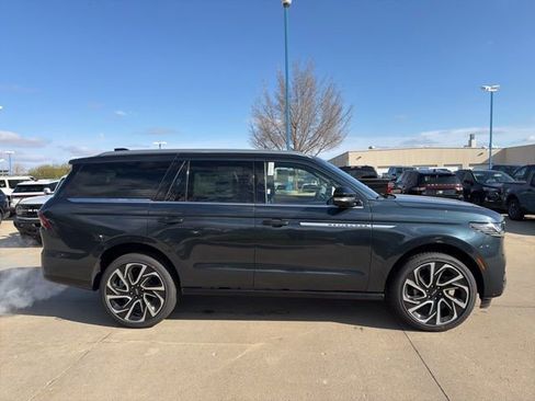 New 2026 Lincoln Navigator Reserve AWD/4WD image 3